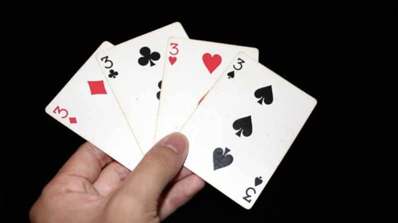 Tứ quý 3 là gì trong bài Tiến lên?