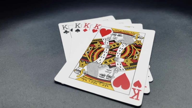 So sánh sức mạnh: Tứ quý vs Đôi thông