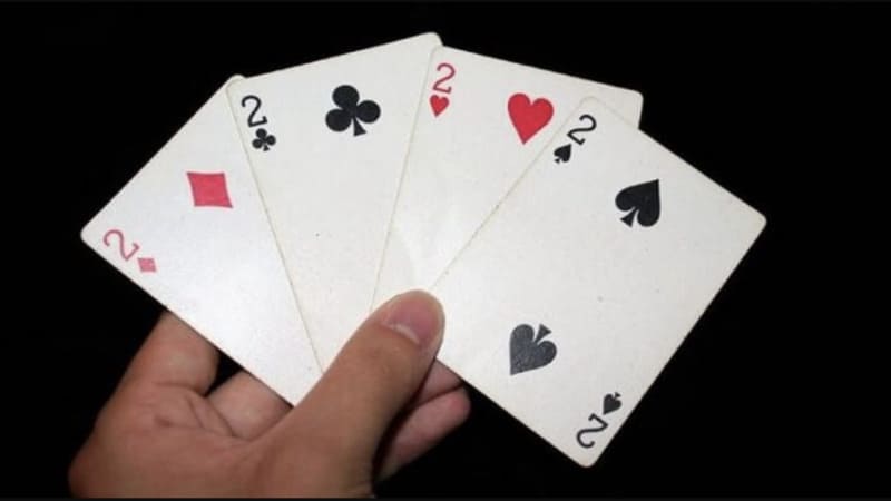 Tứ quý là gì trong game bài Tiến lên?